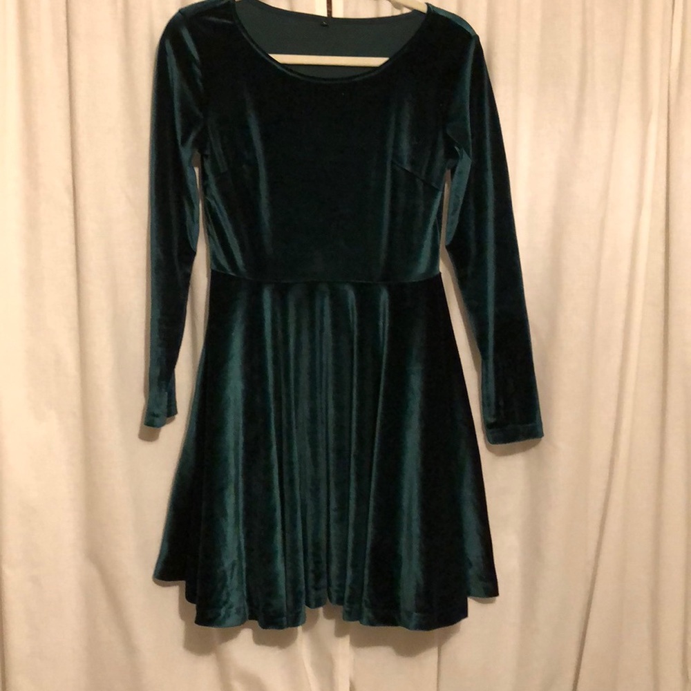 Green velvet long sleeve dress